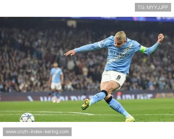 哈兰德超强力量硬抗防守后抽射——破门艺术的极致呈现